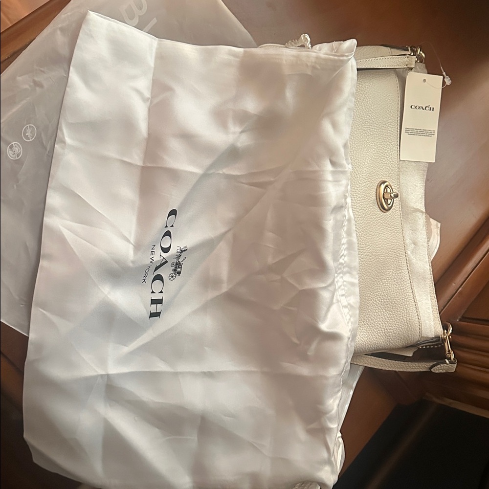 COACH PEBBLE CHALK LTR POLLY CROSSBODY BAG NEW WITH TAG. - Picture 8 of 9